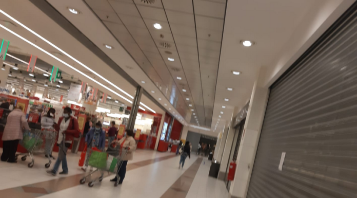 Il lockdown dei centri commerciali nel primo weekend di chiusure