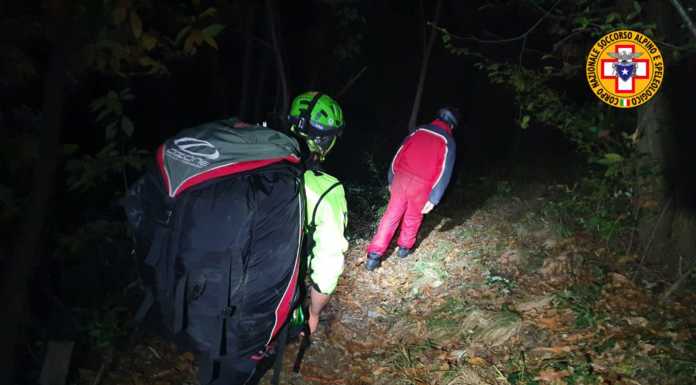 Atterra col parapendio nel bosco e perde l’orientamento, salvato dal Soccorso Alpino soccorso alpino