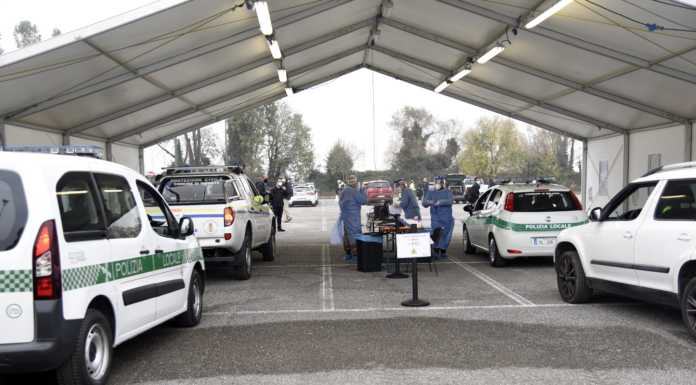 Aperto il ‘Drive Through’ di Milano: “Fino a 800 tamponi al giorno”