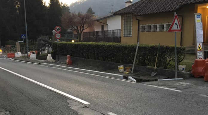 Ballabio. Nuovo marciapiede e barriere davanti al parco Due Mani
