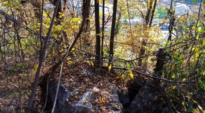 Premana. Pericolo caduta massi: trasloca la farmacia e chiude il museo