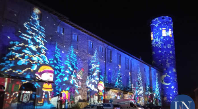 Natale a Merate: tornano le luminarie e le proiezioni su Castello e chiesa