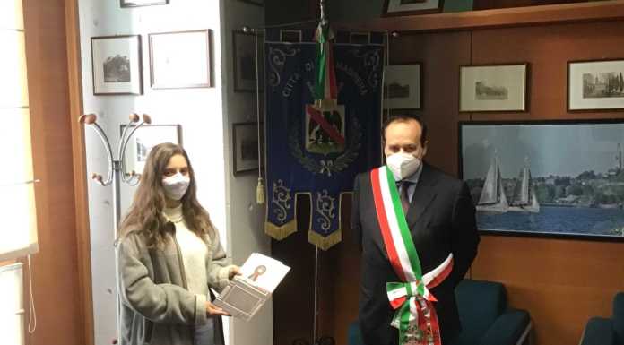 Valmadrera: la Costituzione ai 18enni si consegna comunque, su prenotazione