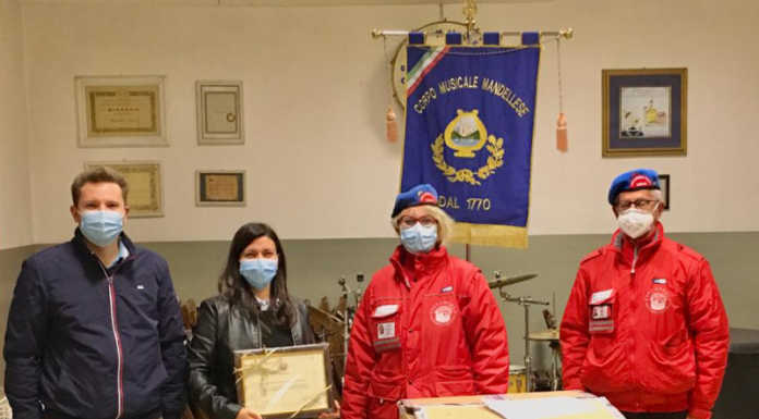 Giacche invernali per i senzatetto, il dono del Corpo Musicale Mandellese ai City Angels