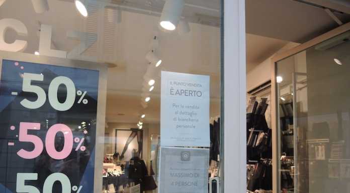 Saldi, il bilancio finale delude i commercianti: “Stagione compromessa”