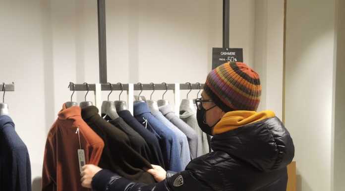 Si torna in ‘zona arancione’ fino al 30 dicembre, riaprono i negozi. Ecco le regole