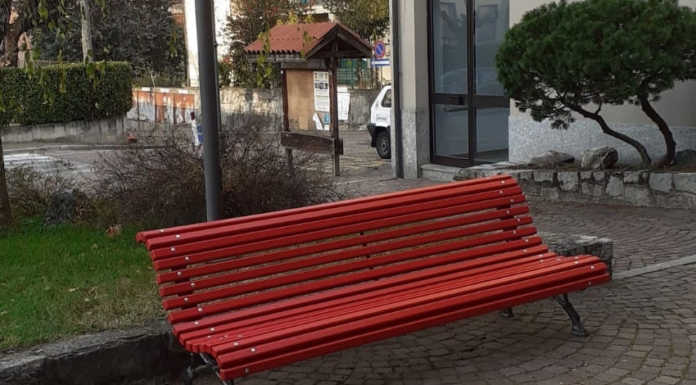 Colico: una panchina rossa per la Giornata contro la violenza sulle donne