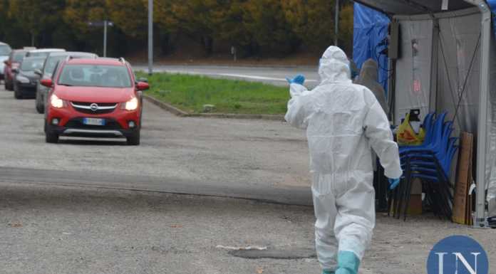 Tamponi, laboratorio potenziato a Lecco. Al drive through solo i molecolari