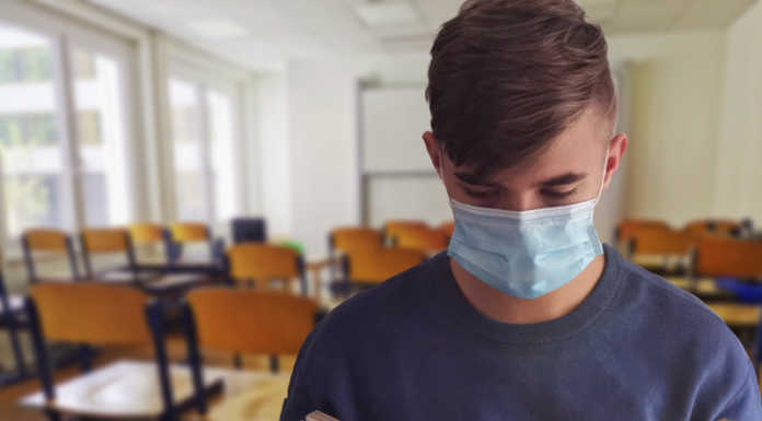 Riaprono le scuole: da lunedì lezioni in presenza, salvo ‘zona rossa’