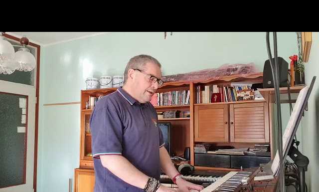 Merate, l’omaggio in musica del sacrestano alle donne vittime di violenza