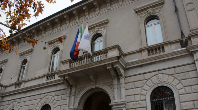 Gli acrilici di Antonella Goatin a Palazzo del Commercio