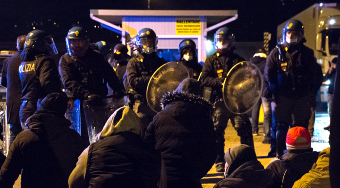 Tensione in serata alla Spreafico, polizia schierata. A mezzanotte l’accordo