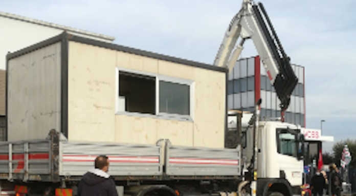 Voss Osnago, anche un modulo abitativo per gli operai in sciopero. “Questa solidarietà è già un piccolo miracolo”