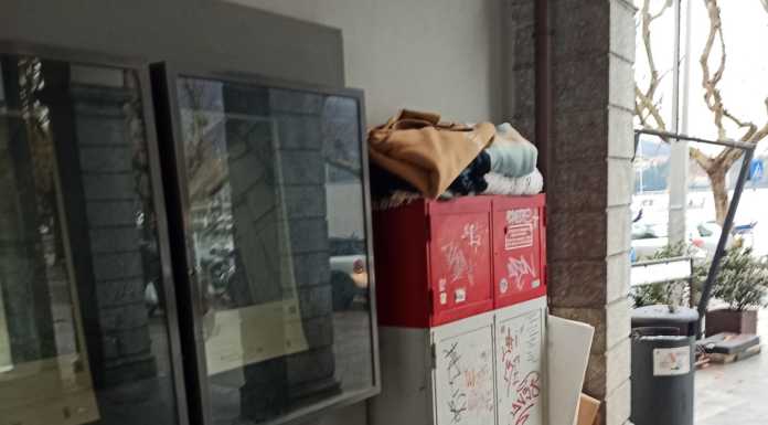 Palazzo delle Paure, dopo le pulizie tornano i senzatetto. Il centrodestra: “E ora?”