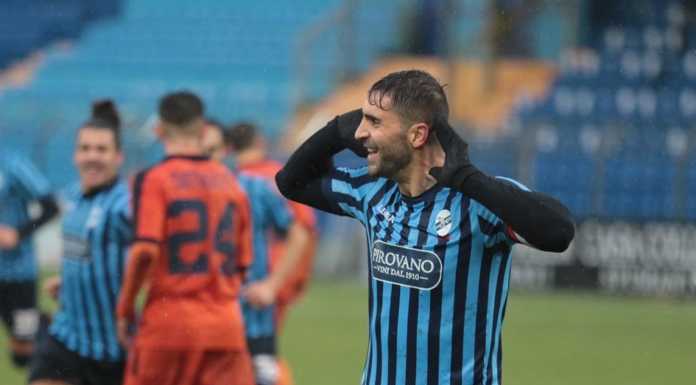 Calcio Serie C. Il Lecco ritrova i tre punti rifilando un poker alla Pistoiese Riccardo Capogna, giunto al sesto gol in campionato (credit foto Calcio Lecco 1912)
