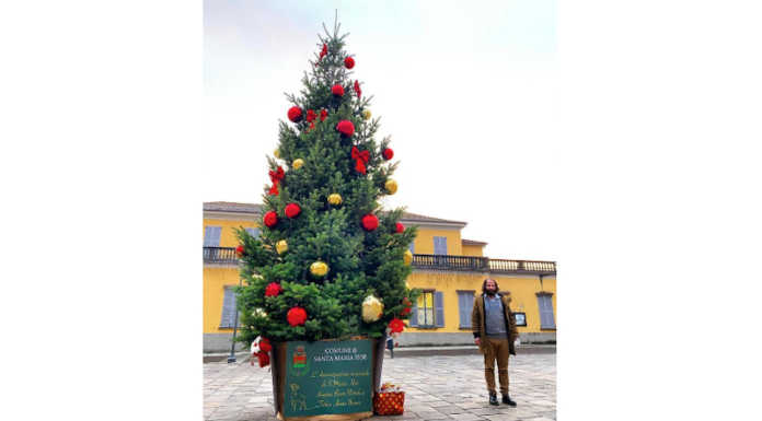 Santa Maria, un pacco regalo sotto l’albero di Natale per raccogliere messaggi di speranza
