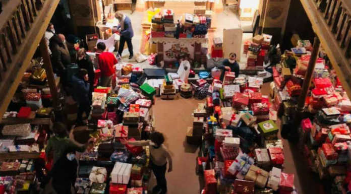 Scatole di Natale: l’oratorio di Lecco travolto da un fiume di generosità
