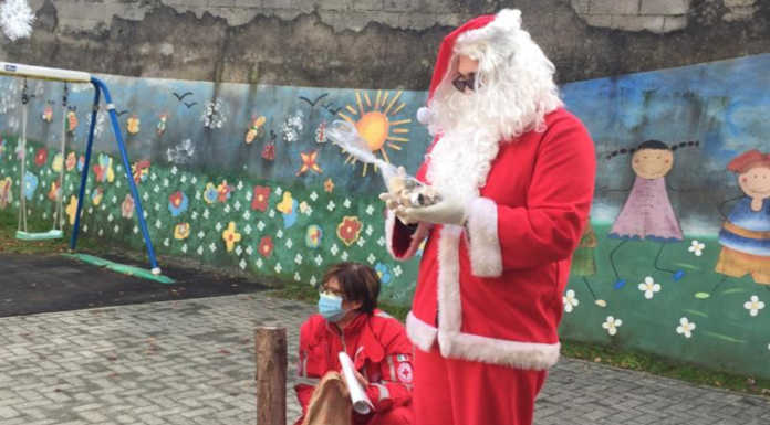 Galbiate: il Babbo Natale della Croce Rossa fa visita ai bimbi dell’asilo