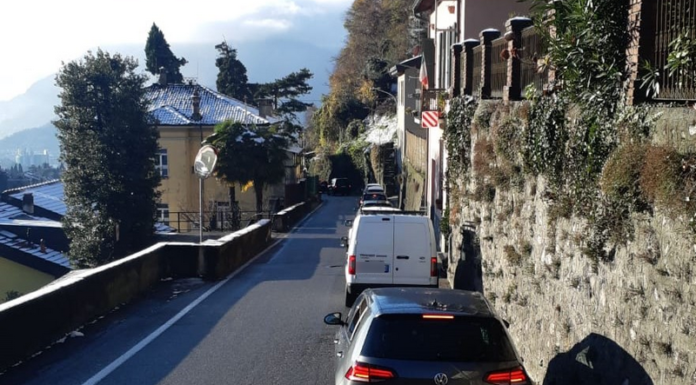 Chiusa per qualche minuto la nuova Lecco Ballabio ed è subito coda sulla ‘vecchia’