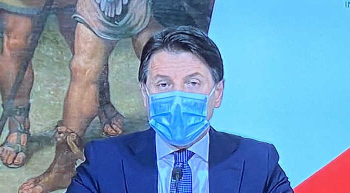 Covid, Italia ‘zona rossa’ a Natale. Via libera al nuovo Decreto