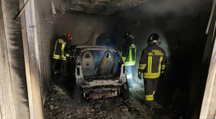 Incendio nei box di una palazzina, residenti evacuati in serata a Santa Maria Hoè