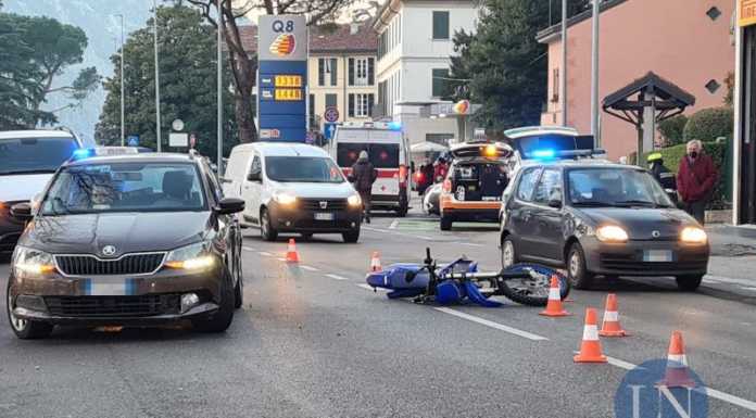 Scontro auto moto in lungolago, giovane di 16 anni finisce in ospedale