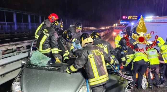 Milano, schianto in tangenziale: morti genitori e figlia di 10 anni. Gravi altri due figli