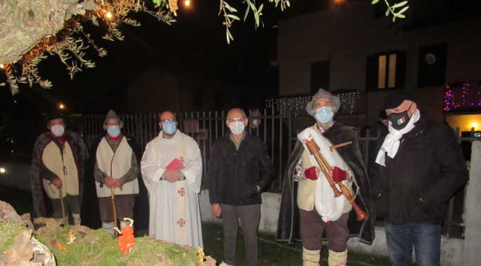 Da oltre 20 anni aiuta Telethon con il suo presepe, ieri l’inaugurazione a Vercurago presepe