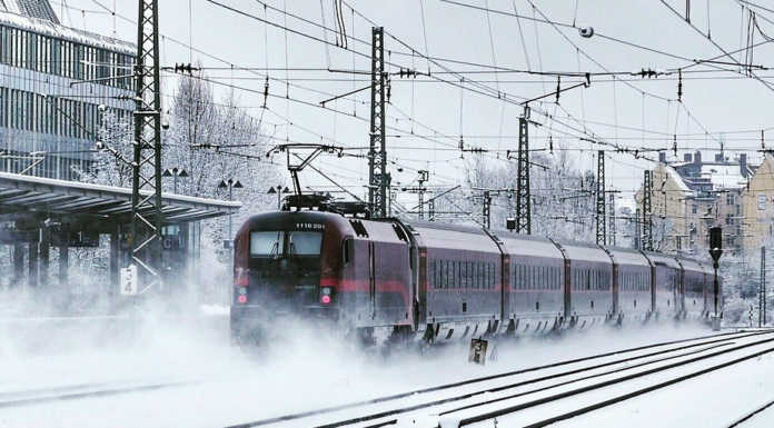Allerta neve, piano d’emergenza sui treni. Trenord: “Muoversi solo se necessario”