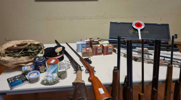 Armi e droga in casa: arrestato un 36enne di Olgiate Comasco