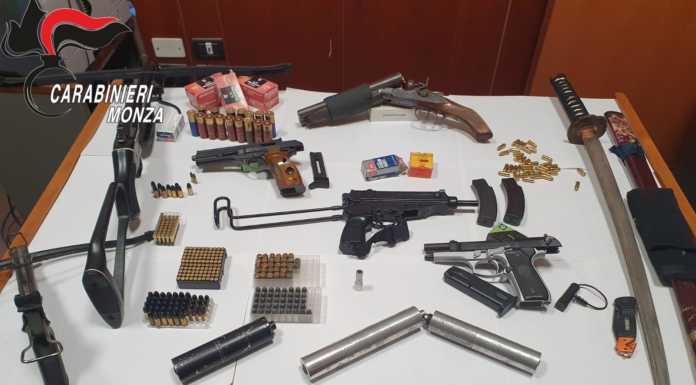 Monza. Maltratta la compagna che lo denuncia. I carabinieri in casa trovano un arsenale