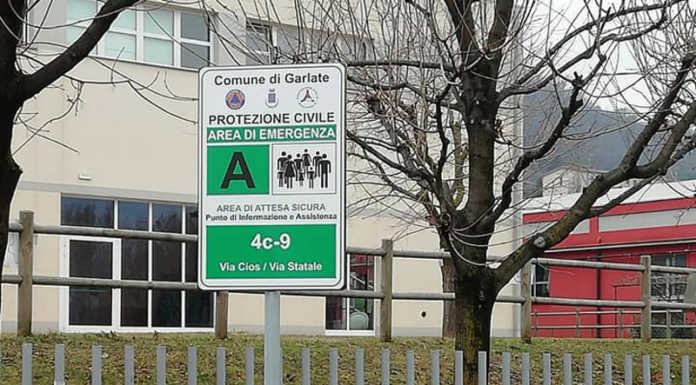 Garlate. Installati i cartelli che indicano i punti di raduno in caso di emergenza Cartelli emergenza