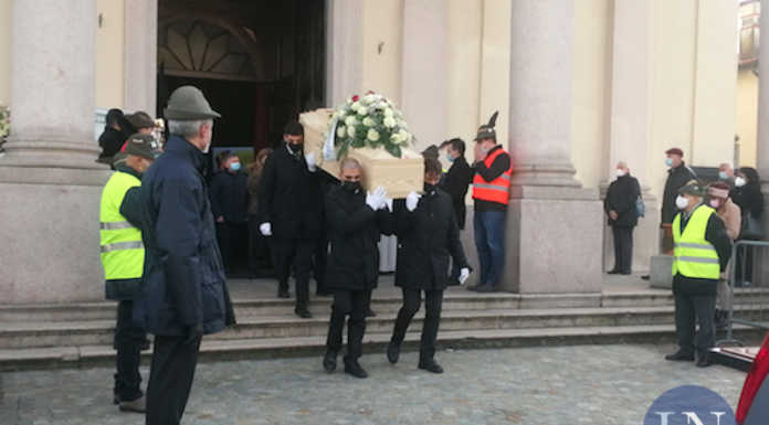 Cernusco, lo struggente addio a Federica Ripamonti: “Il tuo sorriso contagioso sarà sempre con noi”