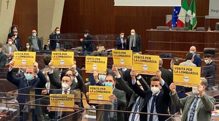 Regione, Fontana contestato in Consiglio. M5S: “Verità per la Lombardia”