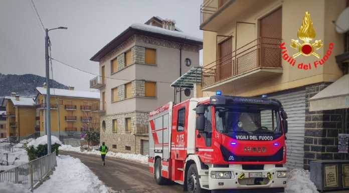 Esino Lario. Incendio in via Adamello, intervento dei Vigili del Fuoco