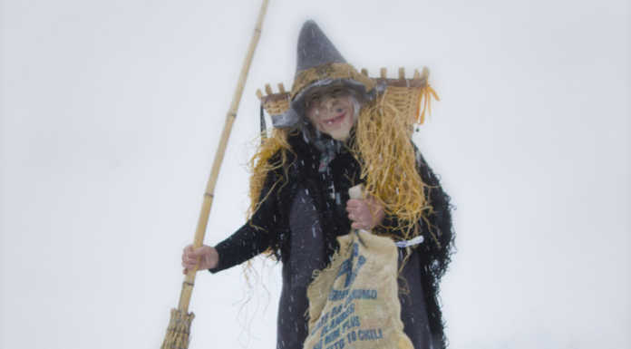 La Befana sfida freddo e neve e arriva ai Piani Resinelli