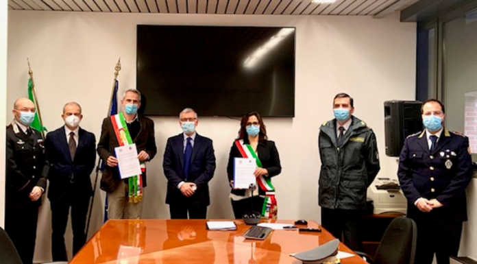 Controllo di vicinato: Prefetto e sindaci di Merate e Monticello firmano il protocollo Protocollo controllo di vicinato