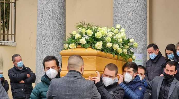 Ad Acquate il commosso addio a Claudia: “Col tuo amore hai spostato le montagne” funerale claudia mascheri acquate