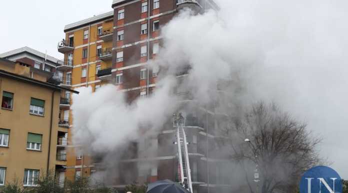 Incendio ai palazzoni di Malgrate: il bilancio finale è di otto feriti, due gravi