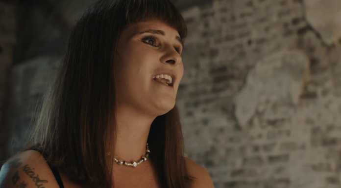 Musica. “Solo in piazza”, in uscita il nuovo singolo della cantante lecchese Benedetta Castelli