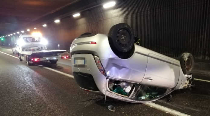 Bellano, incidente lungo la Statale 36, auto si ribalta