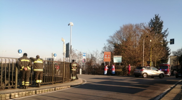 Ricerche sotto il Ponte di Paderno dopo una segnalazione