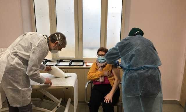 Covid, iniziate le prime vaccinazioni anche all’Airoldi e Muzzi di Lecco