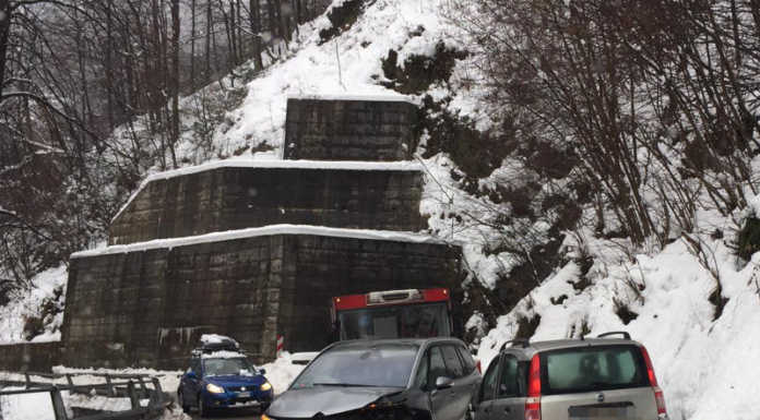 Valsassina, incidente tra due auto lungo la Sp67