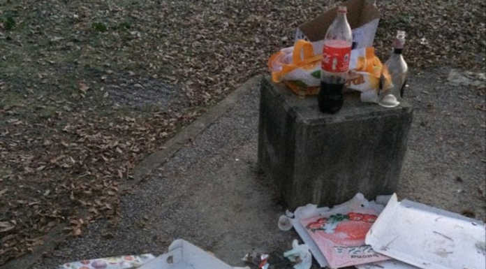 San Giovanni. Assembramenti e sporcizia in via Sora, la denuncia di un lettore