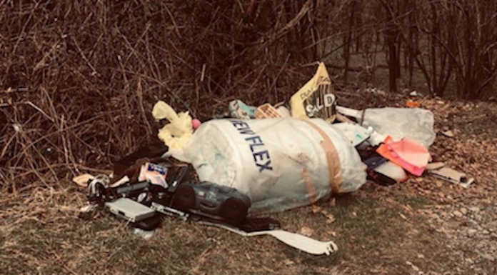 Sopralluogo al Plis della Valletta con le Gev tra materiali abbandonati e tracce di spaccio