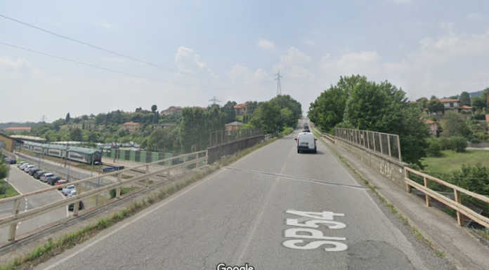 Cernusco, prove di carico sul ponte della ferrovia lungo la Sp 54 Cavalcaferrovia Cernusco