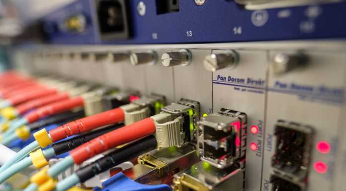 Valmadrera. La scuola secondaria Vassena connessa tramite fibra Fibra Ottica