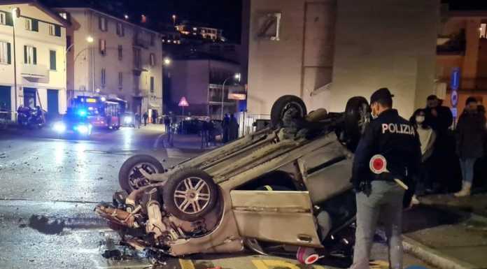 Maggianico: auto esce di strada e si ribalta, 22enne in ospedale