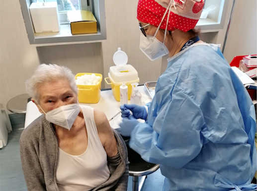 Anziani, ancora nulla di fatto per i punti vaccinali. Tra i problemi la mancanza di personale